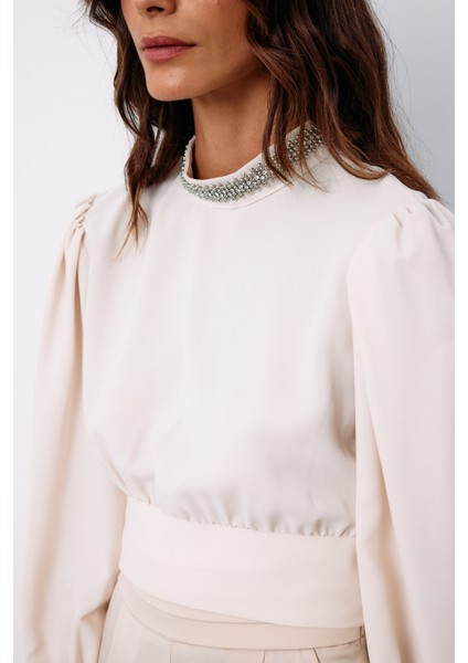 Yaka Aksesuarlı Bluz - Bej fırsatları