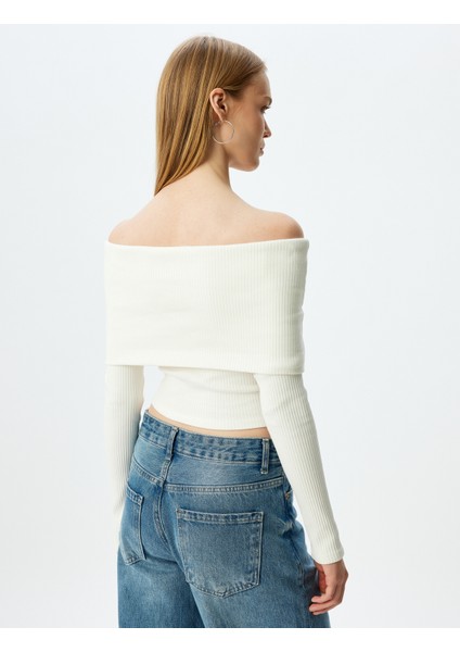 Uzun Kollu Madonna Yaka Slogan Baskılı Fitilli Slim Fit Tişört fırsatları