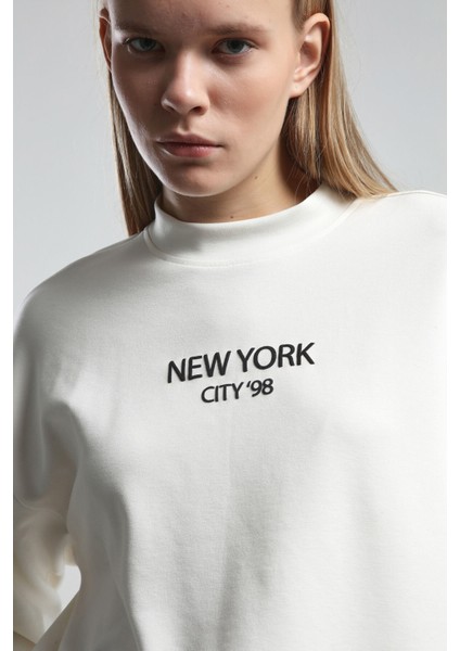 Kadın Beyaz Sweatshirt modelleri