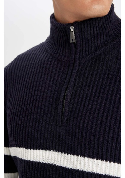 Standart Fit Dik Yaka Yarım Fermuarlı Çizgili Triko Kazak D3274AX24WN indirimleri