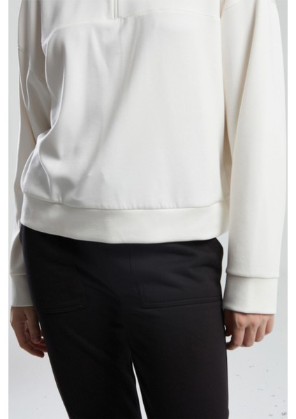 Kadın Beyaz Sweatshirt fırsatları