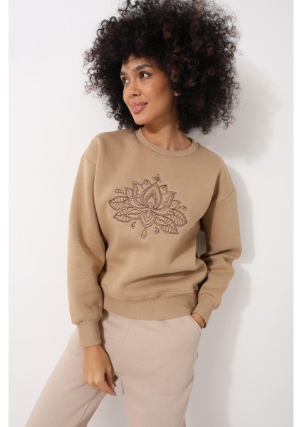 Kamel Önü Lotus Çiçeği Nakış Işlemeli Bisiklet Yaka Oversize Kadın Sweatshirt - 2447 fiyatları
