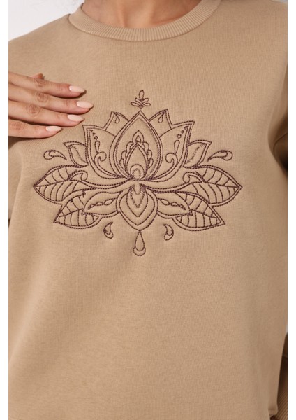 Kamel Önü Lotus Çiçeği Nakış Işlemeli Bisiklet Yaka Oversize Kadın Sweatshirt - 2447 fırsatları