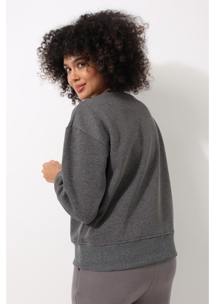 Antrasit Önü Lotus Çiçeği Nakış Işlemeli Bisiklet Yaka Oversize Kadın Sweatshirt - 2447