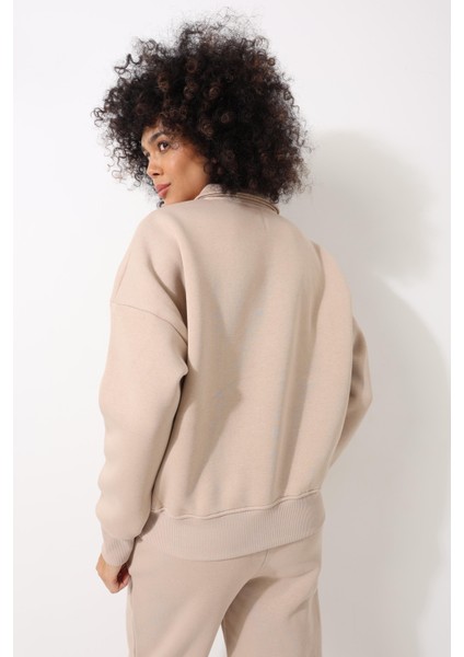 Bej Kadın Polo Yaka Göğsü Pamuk Dalı Nakış Işlemeli Oversize Sweatshirt - 2452