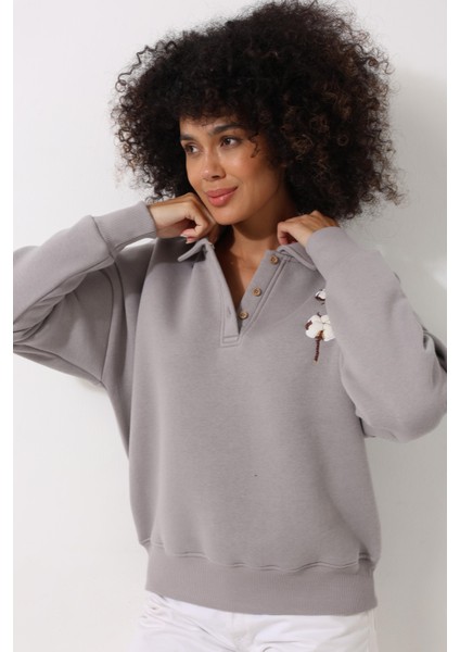 Gri Kadın Polo Yaka Göğsü Pamuk Dalı Nakış Işlemeli Oversize Sweatshirt - 2452 fiyatları