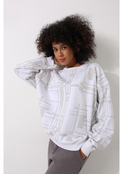 Beyaz Kadın Geometrik Desenli Oversize Sweatshirt - 2454