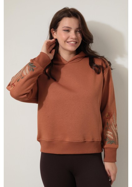 Kiremit Rengi Kolları Başak Nakışlı Kapüşonlu Sweatshirt - 2428