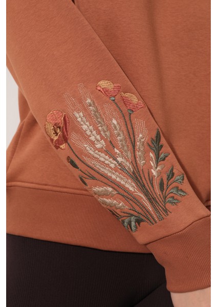 Kiremit Rengi Kolları Başak Nakışlı Kapüşonlu Sweatshirt - 2428