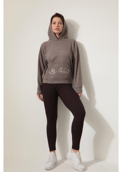 Kahve Önü Kanaviçe Nakışlı Kanguru Cepli Kapüşonlu Selanik Sweatshirt - 2431
