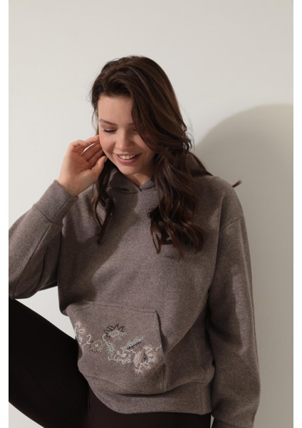 Kahve Önü Kanaviçe Nakışlı Kanguru Cepli Kapüşonlu Selanik Sweatshirt - 2431