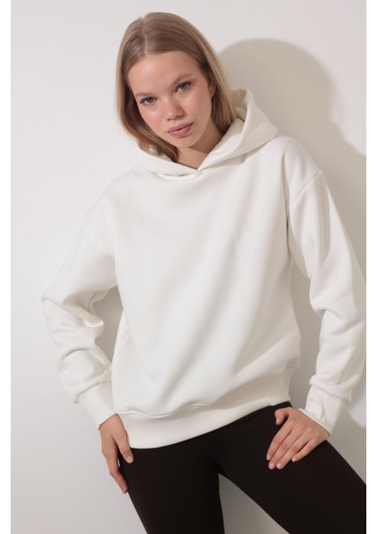 Ekru Sırtı Etnik Nakış Işlemeli Bisiklet Yaka Sweatshirt - 2435 fırsatları