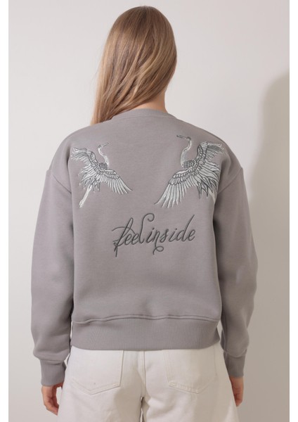 Gri Sırtı Leylek Nakış Işlemeli Bisiklet Yaka Sweatshirt - 2436