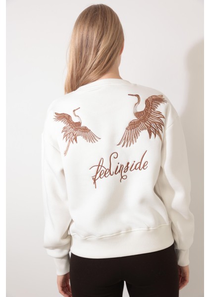 Ekru Sırtı Leylek Nakış Işlemeli Bisiklet Yaka Sweatshirt - 2436