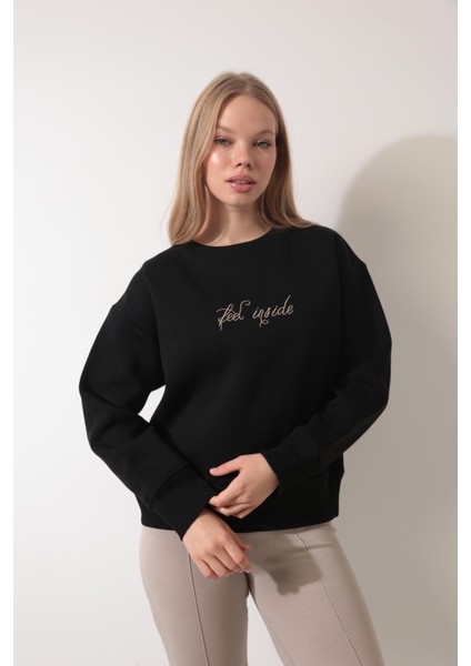 Siyah Sırtı Leylek Nakış Işlemeli Bisiklet Yaka Sweatshirt - 2436