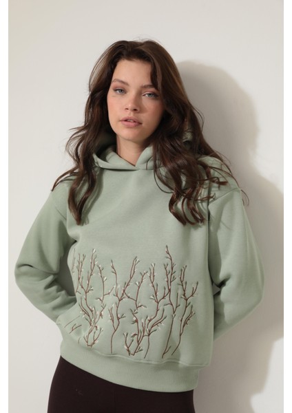 Yeşil Önü ve Kapüşonu Dal Nakışlı Kapüşonlu Sweatshirt - 2429