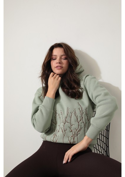 Yeşil Önü ve Kapüşonu Dal Nakışlı Kapüşonlu Sweatshirt - 2429 indirimleri