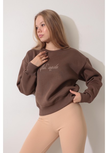 Kahverengi Sırtı Leylek Nakış Işlemeli Bisiklet Yaka Sweatshirt - 2436