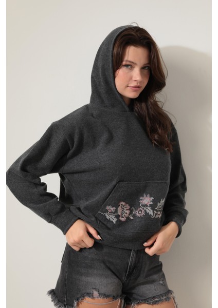 Antrasit Önü Kanaviçe Nakışlı Kanguru Cepli Kapüşonlu Selanik Sweatshirt - 2431