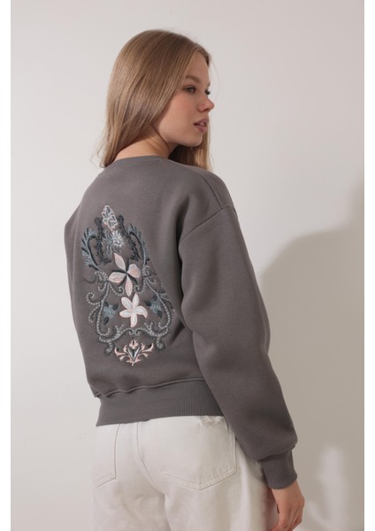 Antrasit Sırtı Etnik Çiçek Nakış Işlemeli Bisiklet Yaka Sweatshirt - 2438