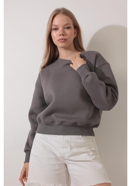 Antrasit Sırtı Etnik Çiçek Nakış Işlemeli Bisiklet Yaka Sweatshirt - 2438