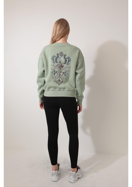 Yeşil Sırtı Etnik Çiçek Nakış Işlemeli Bisiklet Yaka Sweatshirt - 2438