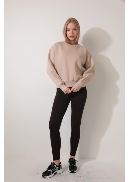 Bej Arkası Gül Nakışlı Bisiklet Yaka Sweatshirt - 2432