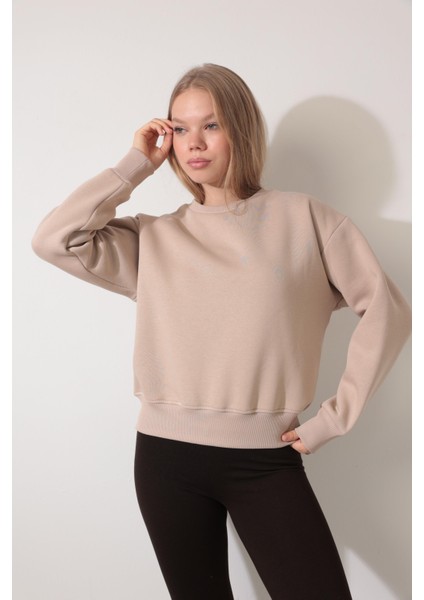 Bej Arkası Gül Nakışlı Bisiklet Yaka Sweatshirt - 2432