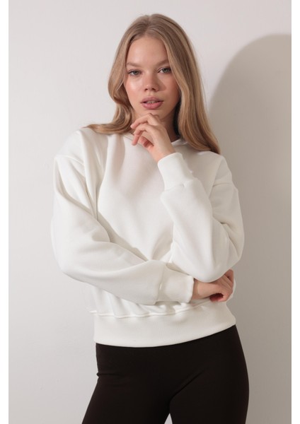 Ekru Arkası Gül Nakışlı Bisiklet Yaka Sweatshirt - 2432 fırsatları