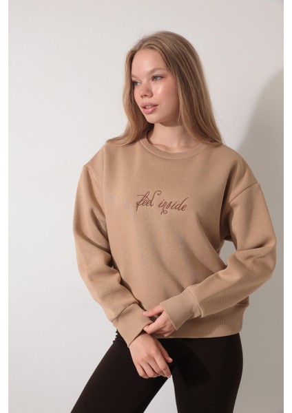 Bej Sırtı Leylek Nakış Işlemeli Bisiklet Yaka Sweatshirt - 2436