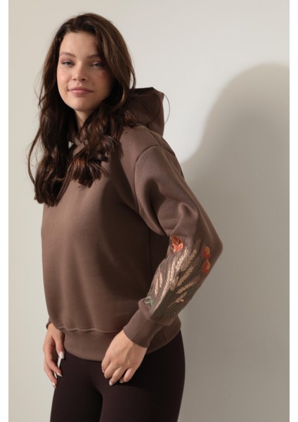 Kahverengi Kolları Başak Nakışlı Kapüşonlu Sweatshirt - 2428 modelleri