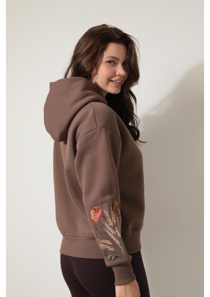 Kahverengi Kolları Başak Nakışlı Kapüşonlu Sweatshirt - 2428 indirimleri