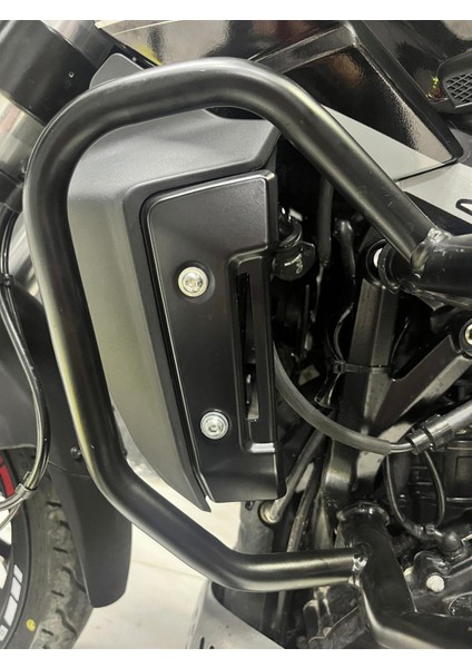 Dominar Radyatör Kapağı Karbon Desen Sticker Etiket Modeli fiyatları