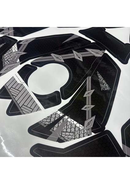 Bajaj RS200 Shuriken Sticker Etiket Parçalı Kaplama Modeli fırsatları