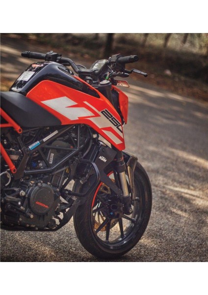 Duke 250 Beyaz Orijinal Tasarım Sticker Etiket Modeli Sağ Grenaj