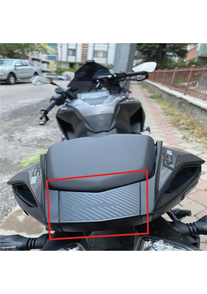 Bajaj RS200 Karbon Kuyruk Üstü Sticker Etiket Modeli fırsatları