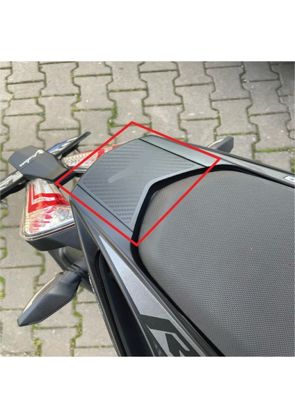 Bajaj RS200 Karbon Kuyruk Üstü Sticker Etiket Modeli indirimleri