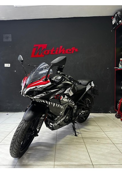 Bajaj RS200 (Köpekbalığı) Shark Siyah Beyaz Sticker Kaplama Modeli fiyatları