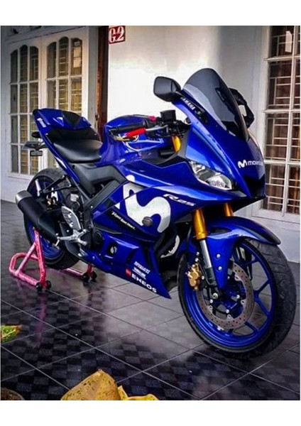 R25 Movistar Takım Sticker Modeli