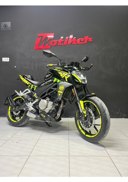 Cf Moto Monster ve Neon Sticker Takım Modeli