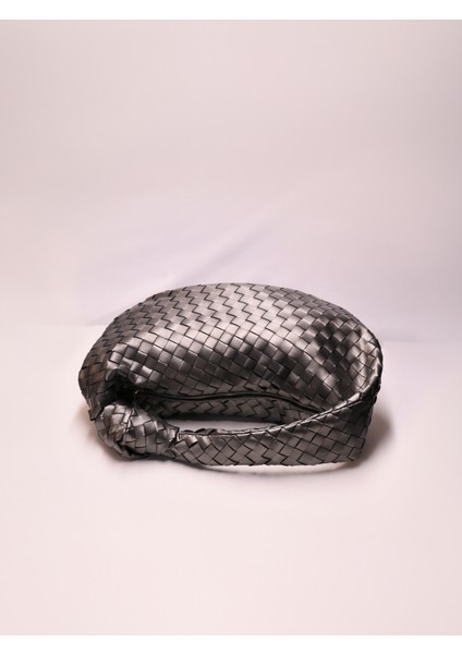 Beatriz El Örgülü Gümüş Deri Omuz Çantası modelleri