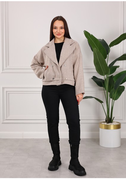 Kadın Balık Sırtı Düğmeli Kısa Kaşe Kaban fiyatları