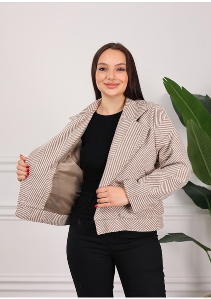 Kadın Balık Sırtı Düğmeli Kısa Kaşe Kaban indirimleri