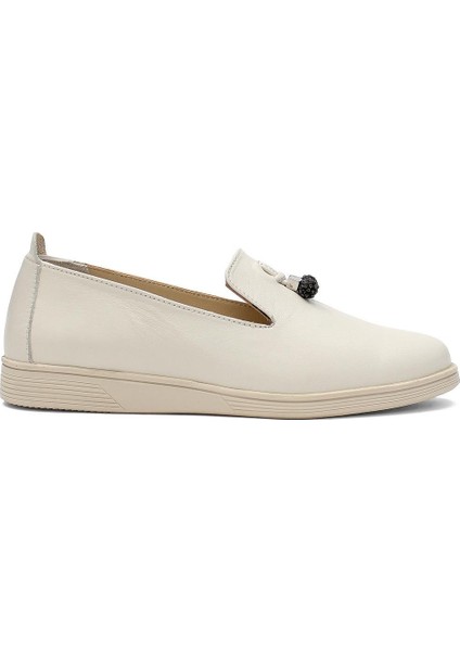 Kadın Bej Taşlı Püsküllü Deri Ayakkabı