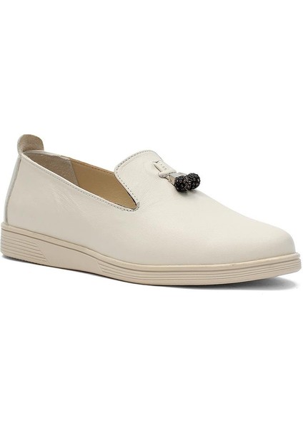 Kadın Bej Taşlı Püsküllü Deri Ayakkabı modelleri