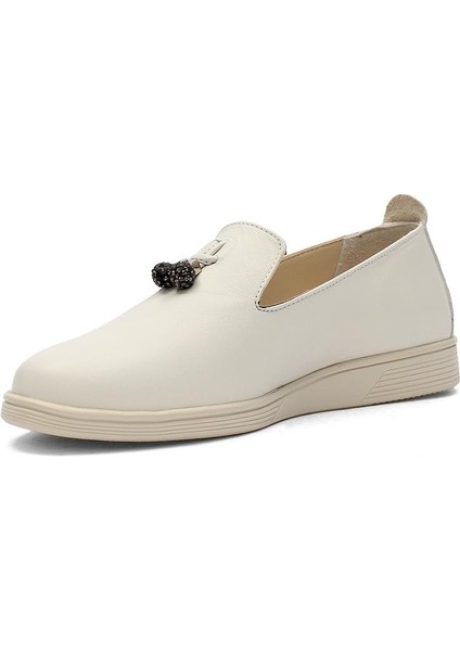 Kadın Bej Taşlı Püsküllü Deri Ayakkabı fırsatları