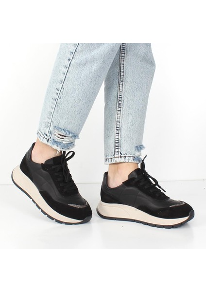 Kadın Siyah Bağcıklı Kalın Tabanlı Deri Sneaker fiyatları