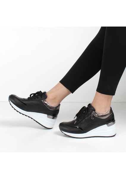 Kadın Siyah Bağcıklı Parlak Deri Sneaker fiyatları