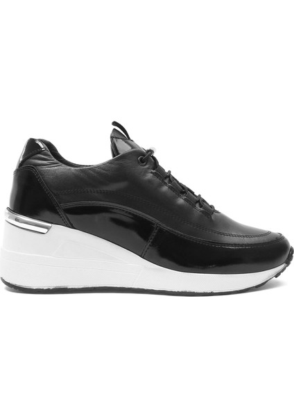 Kadın Siyah Bağcıklı Kalın Tabanlı Deri Sneaker