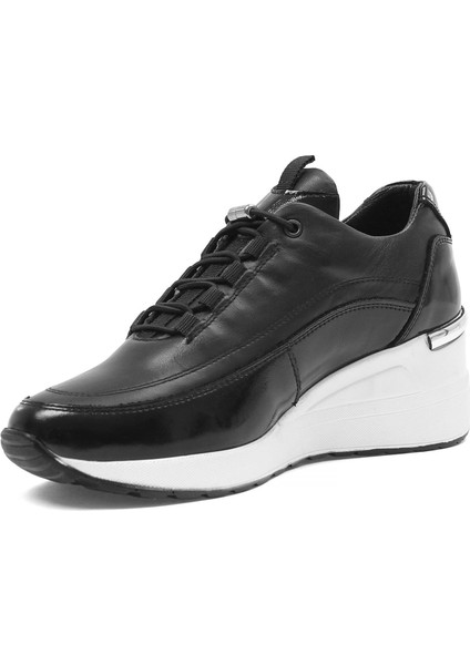 Kadın Siyah Bağcıklı Kalın Tabanlı Deri Sneaker